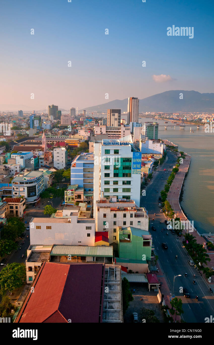 Vista de ángulo alto da Nangs Calle Bach Dang, Vietnam Foto de stock