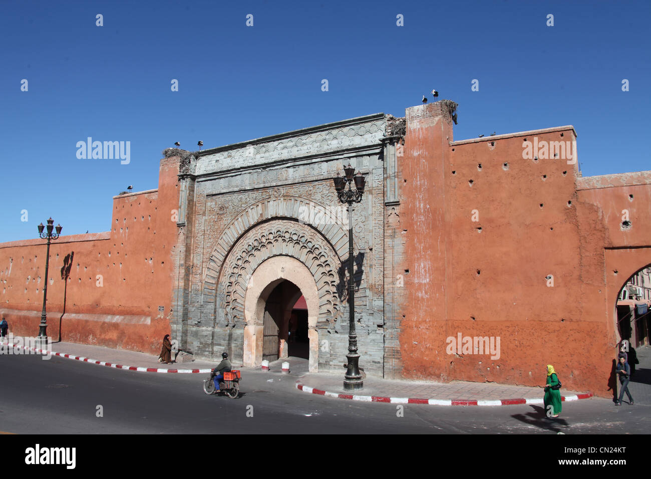 Puerta Bab Agnaou en Marrakech Fotografía de stock - Alamy