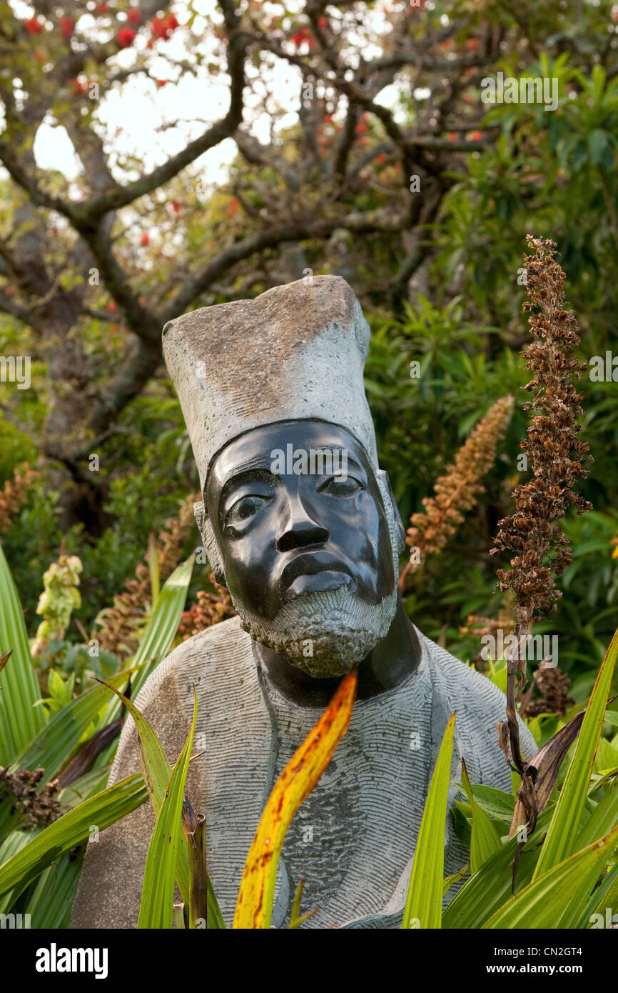 'The Scholar' De Tapfuma Gutsa, En La Estatua De Springstone, Los Jardines Kirstenbosch, Ciudad Del Cabo, Sudáfrica Foto de stock