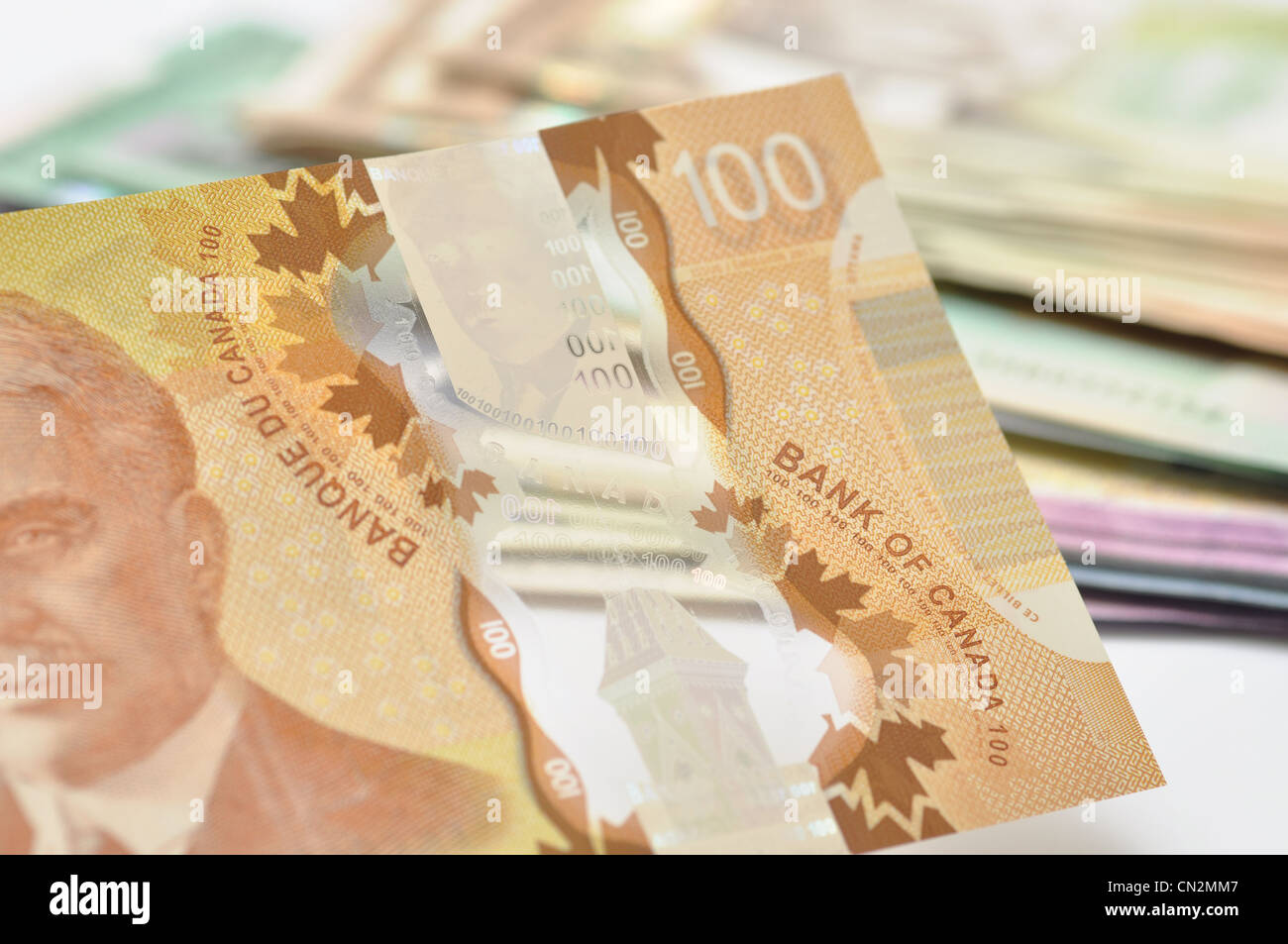 Nuevo plástico canadiense 100 dollar Fotografía de stock Alamy