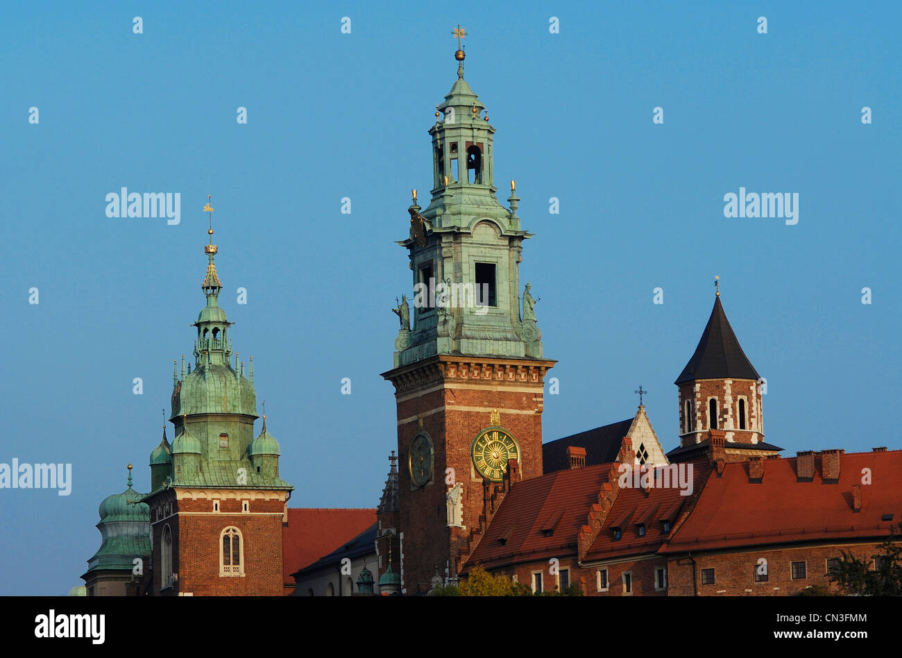 Polonia, Polonia Menor región, Cracovia, Old Town (Stare Miasto) listados como Patrimonio Mundial por la UNESCO, la colina de Wawel, el campanario de Foto de stock