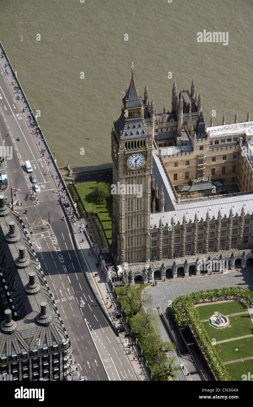 Vista aérea del Big Ben (o más correctamente la Torre Elizabeth) en el Palacio de Westminster, Londres SW1 Foto de stock