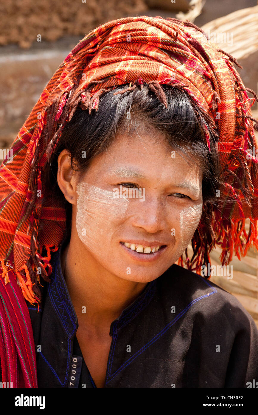 Myanmar (Birmania), el estado de Shan, Aungban, retrato de mujer palaung Foto de stock