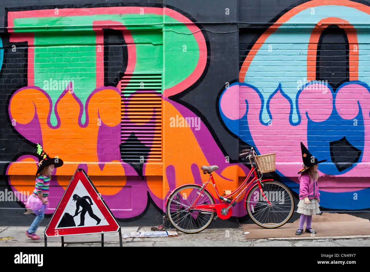 Reino Unido, Londres, Hackney, Shoreditch, graffiti de l'artiste anglais Eine (de son vrai nom : Ben Flynn), de la cual el primer Foto de stock