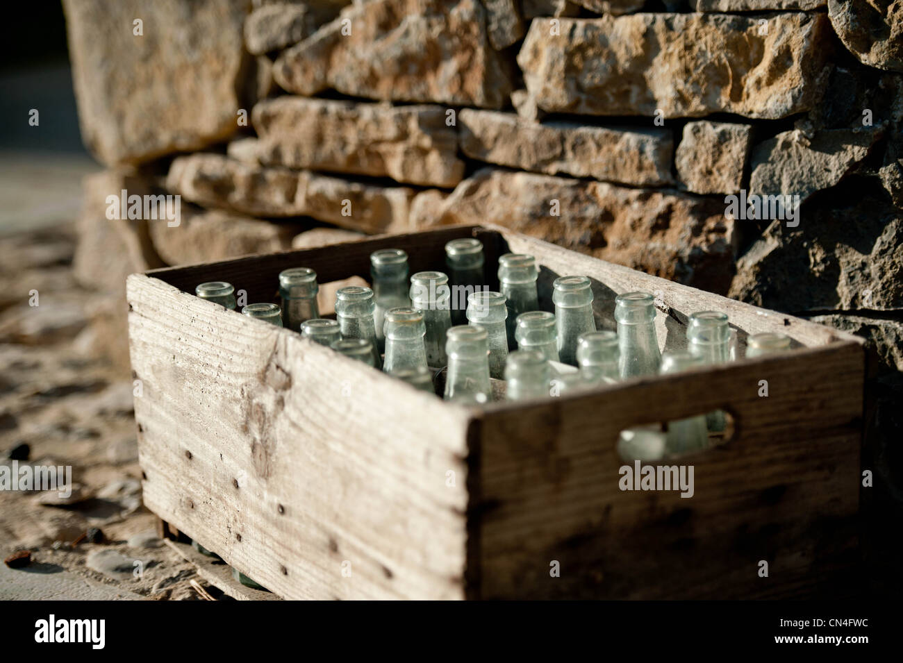 Botellas de piedra antiguas fotografías e imágenes de alta resolución -  Alamy