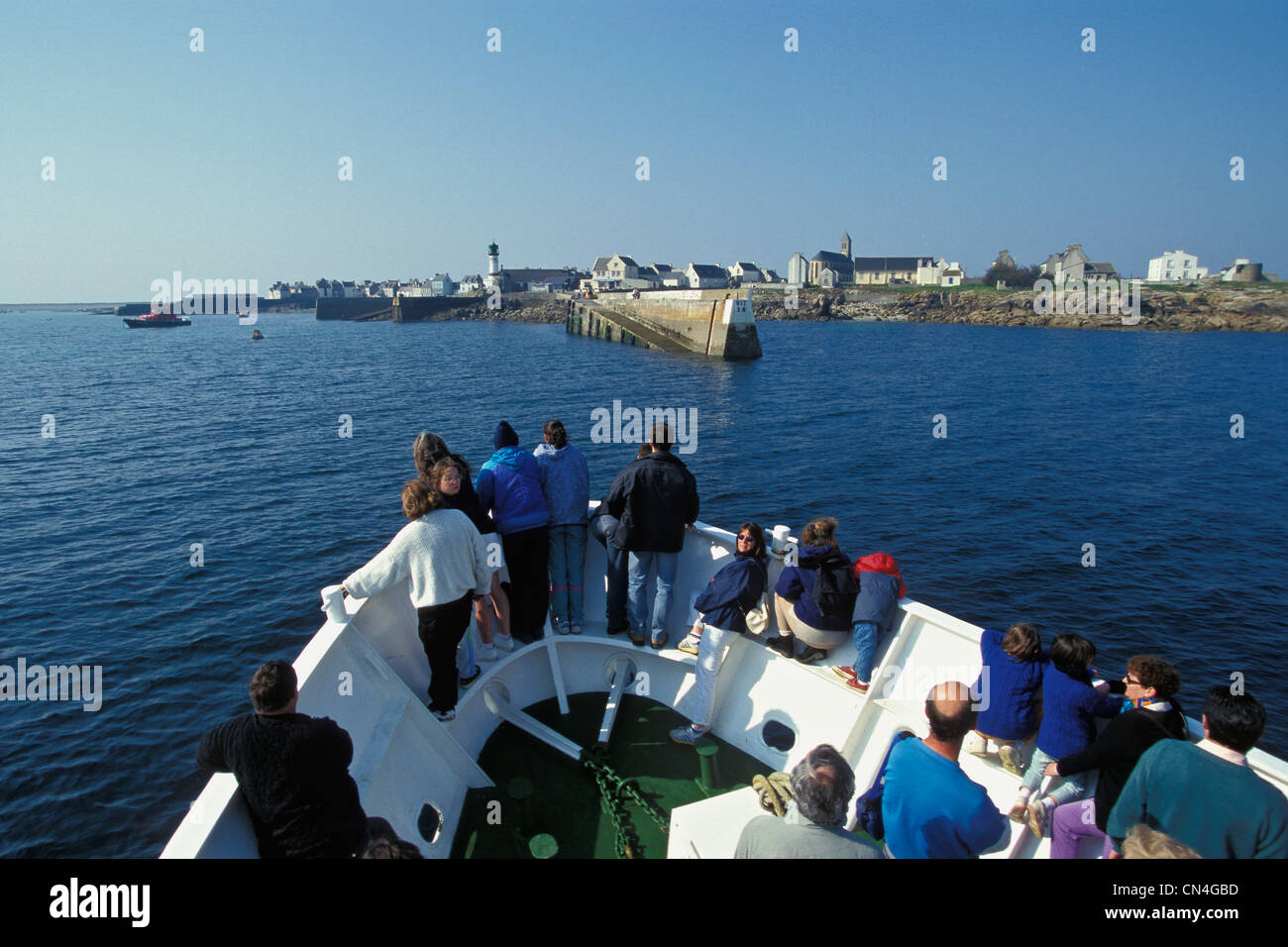 Francia, Finisterre, Ile de Sein, llegaron al puerto de ferry Foto de stock
