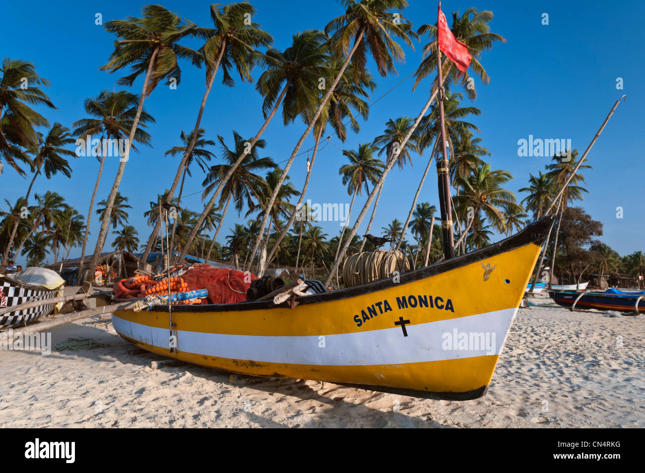 Barco pesquero playa Colva Goa, India Foto de stock