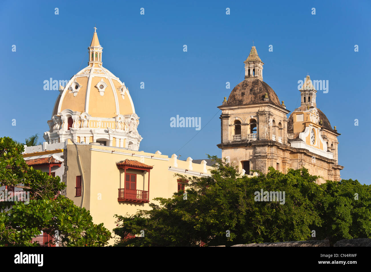 Colombia, departamento de Bolívar, Cartagena, catalogada como Patrimonio de la Humanidad por la UNESCO, el casco histórico de la ciudad vieja, la iglesia de San Foto de stock