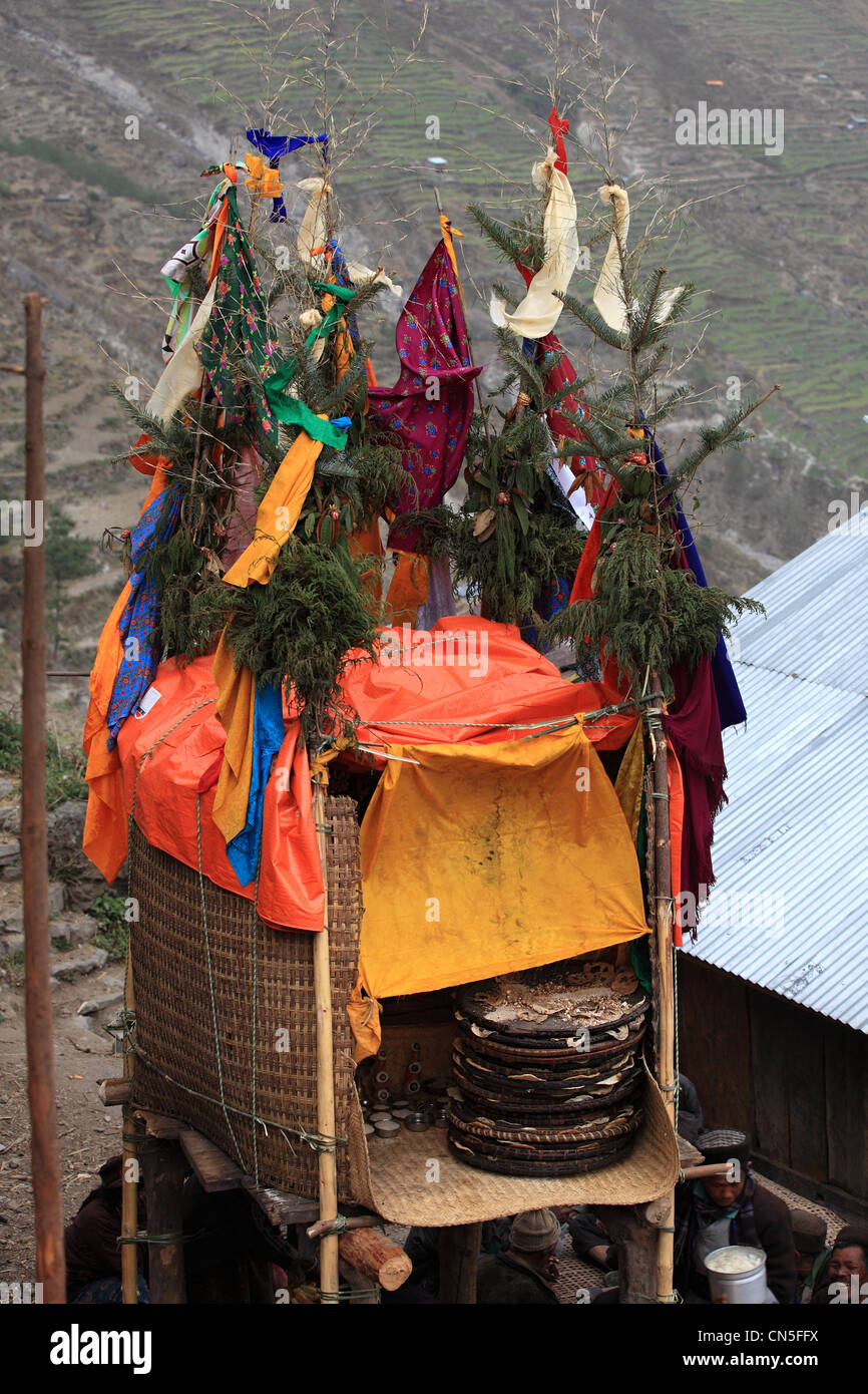 Rurales nepalesas Tamang personas durante una ceremonia fúnebre Nepal Foto de stock