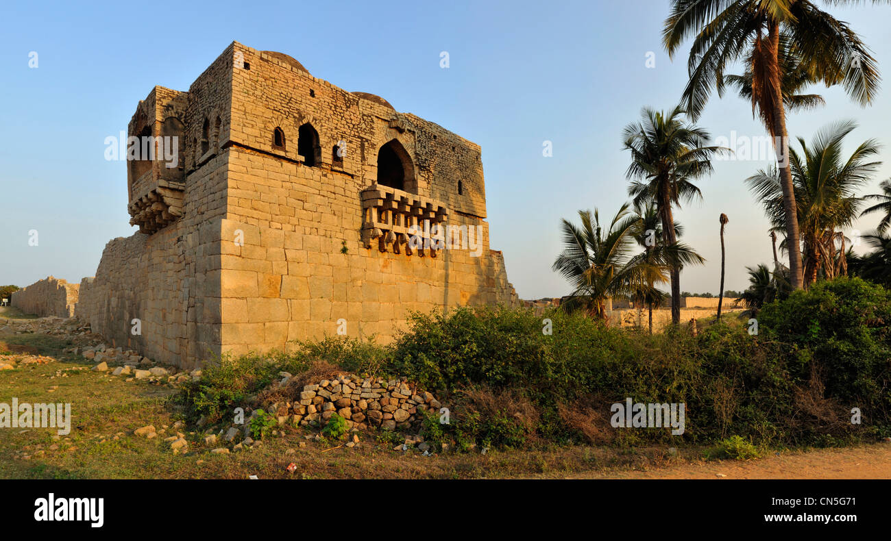 La India, en el Estado de Karnataka, Hampi, capital del último gran reino hindú de Vijayanagar entre los siglos XIV y XVI, sitio Foto de stock