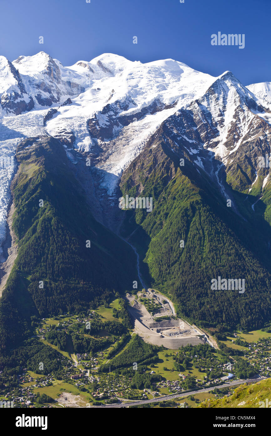 Francia, Alta Saboya, Chamonix Mont Blanc, Bel Lachat panorámica desde el refugio (2276m) en el macizo del Mont Blanc, Mont Blanc Foto de stock
