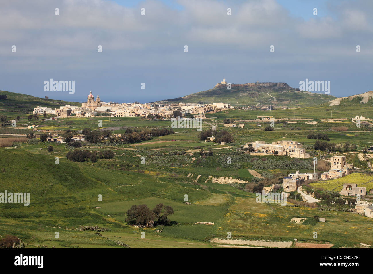 Vista desde la ciudadela Victoria en la isla mediterránea de Gozo, cerca de Malta, Europa. Foto de stock