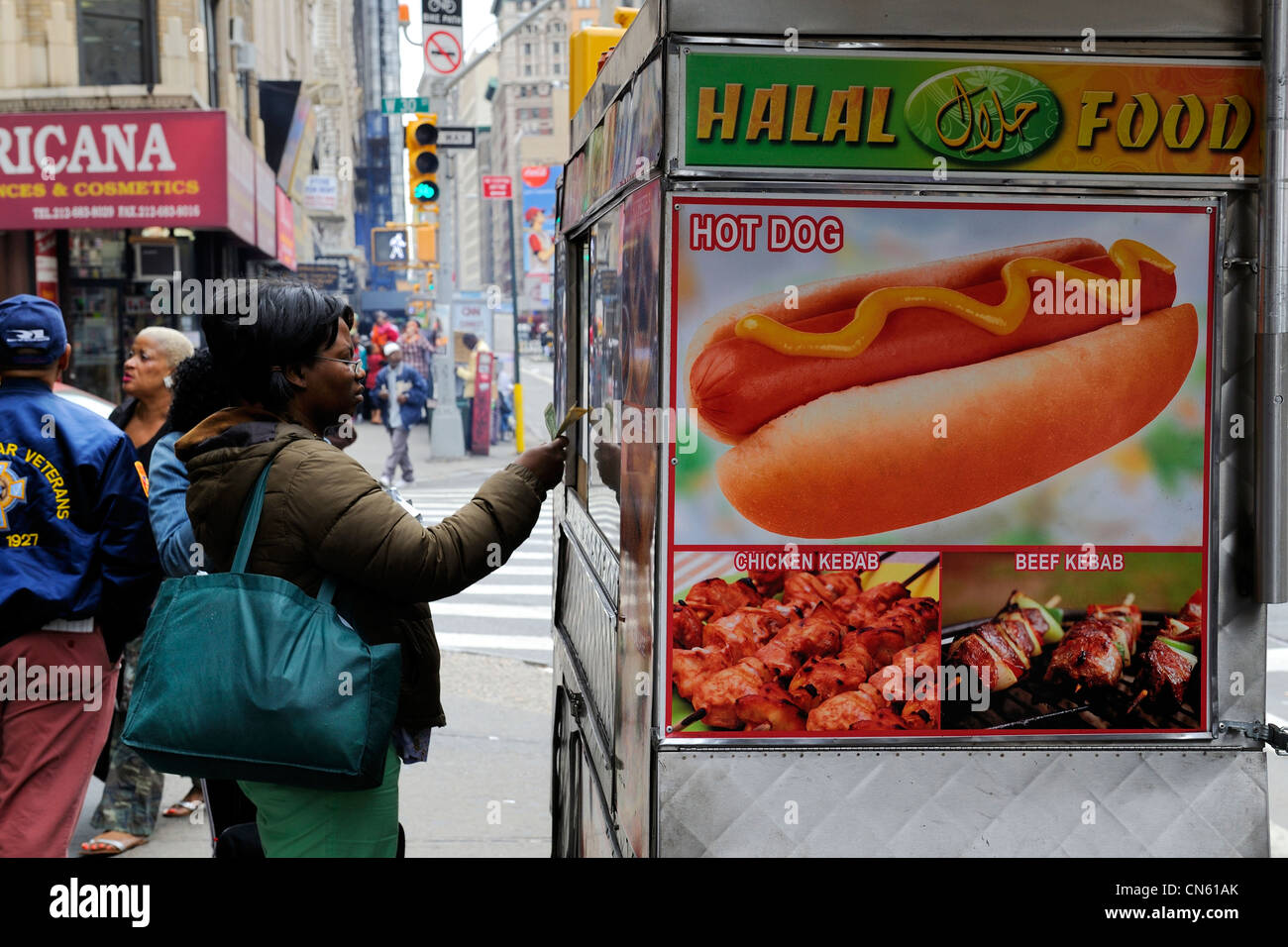 Estados Unidos, Nueva York, Manhattan, Midtown, Hot Dog proveedor Foto de stock
