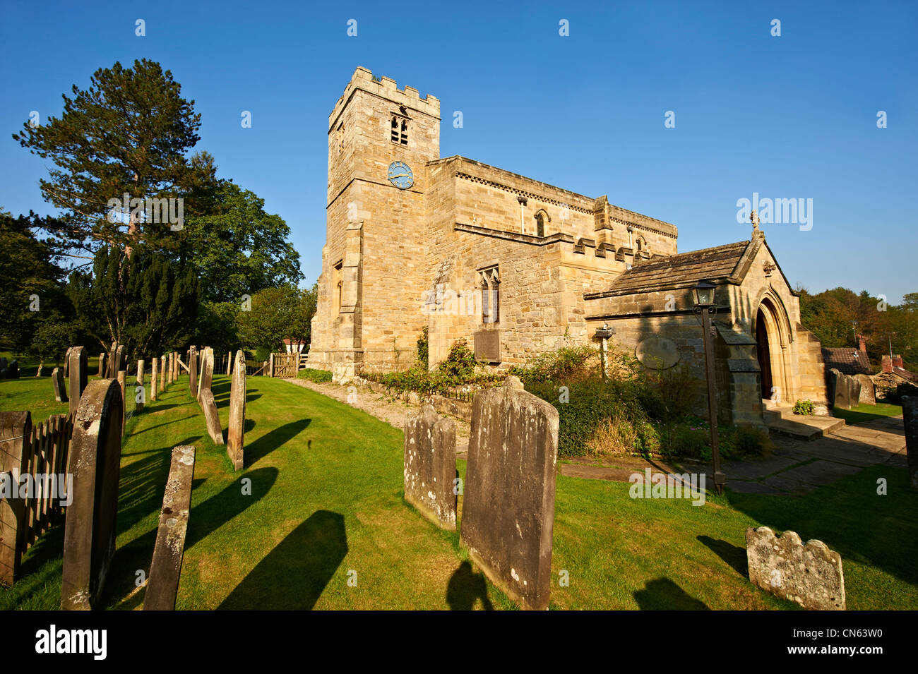 La iglesia Normanda de Lastingham iglesia. North Yorks National Park, North Yorkshire, Inglaterra Foto de stock