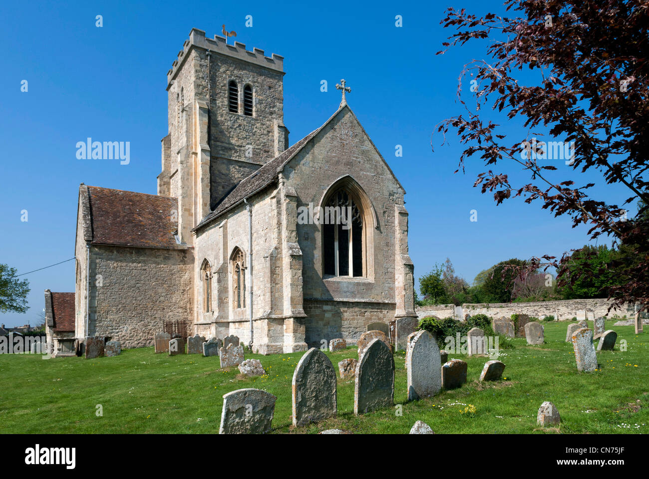 Antiguo pueblo medieval país iglesia - Parroquia de Todos los Santos en Cuddesdon, Oxfordshire, REINO UNIDO Foto de stock