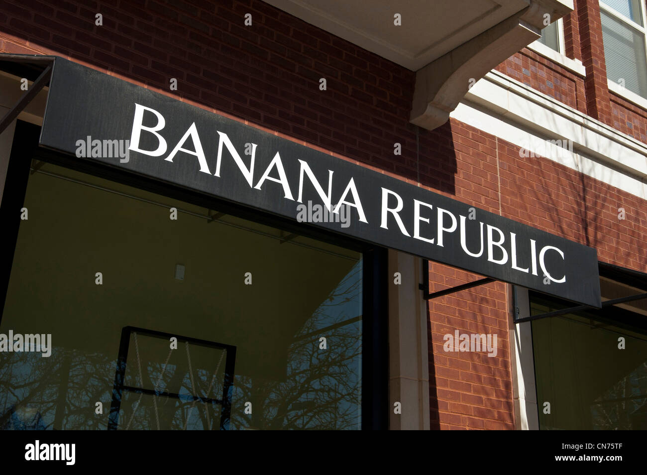 Logotipo de tienda de ropa Banana Republic Foto de stock