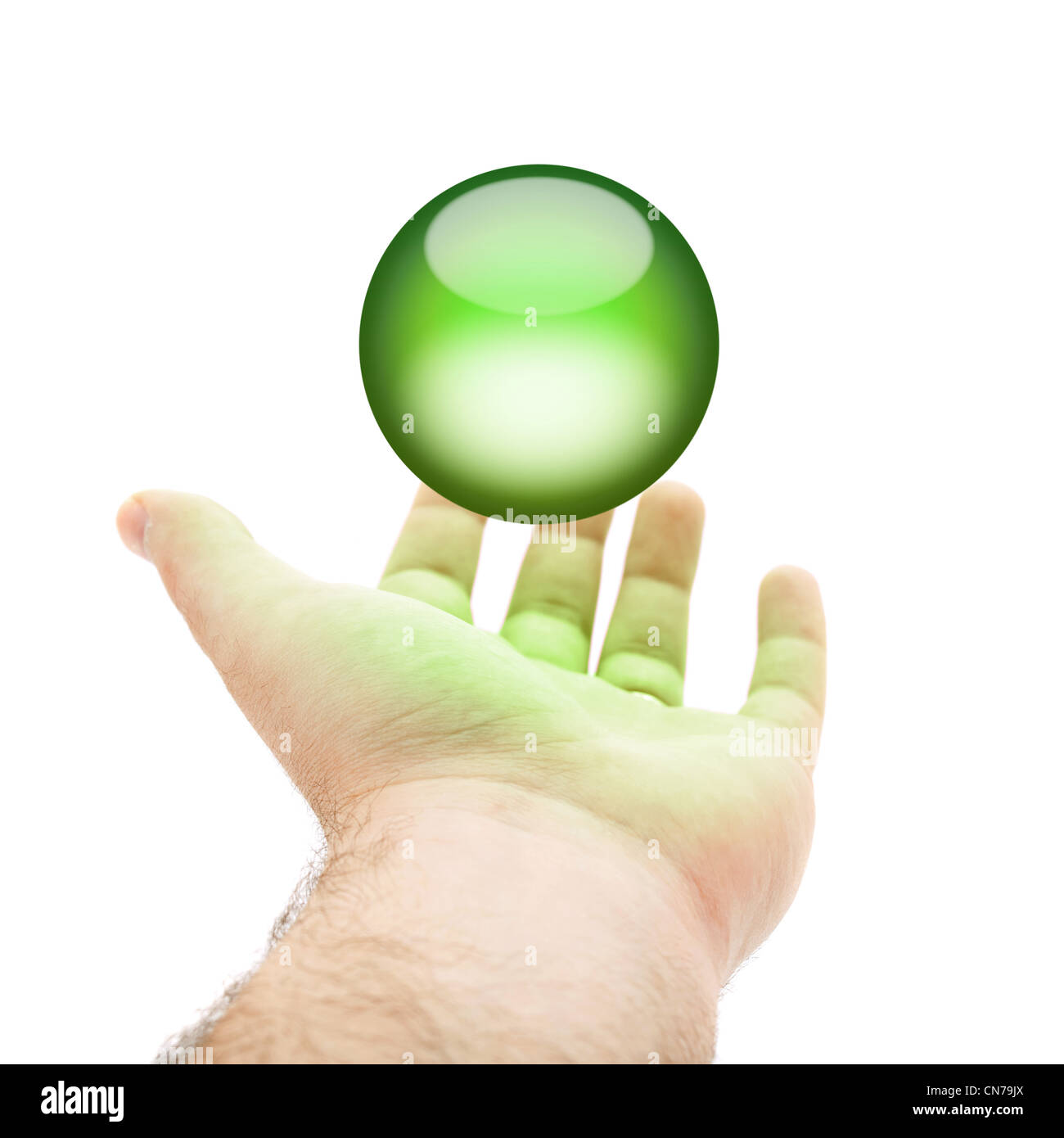 Una mano con un ORB o botón redondo verde flotando por encima. Foto de stock