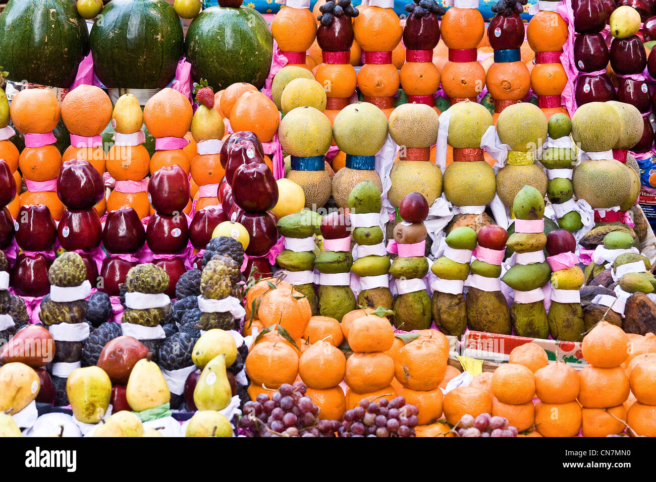 Egipto, El Cairo, Khan El Khalili souk, frutos shop Foto de stock