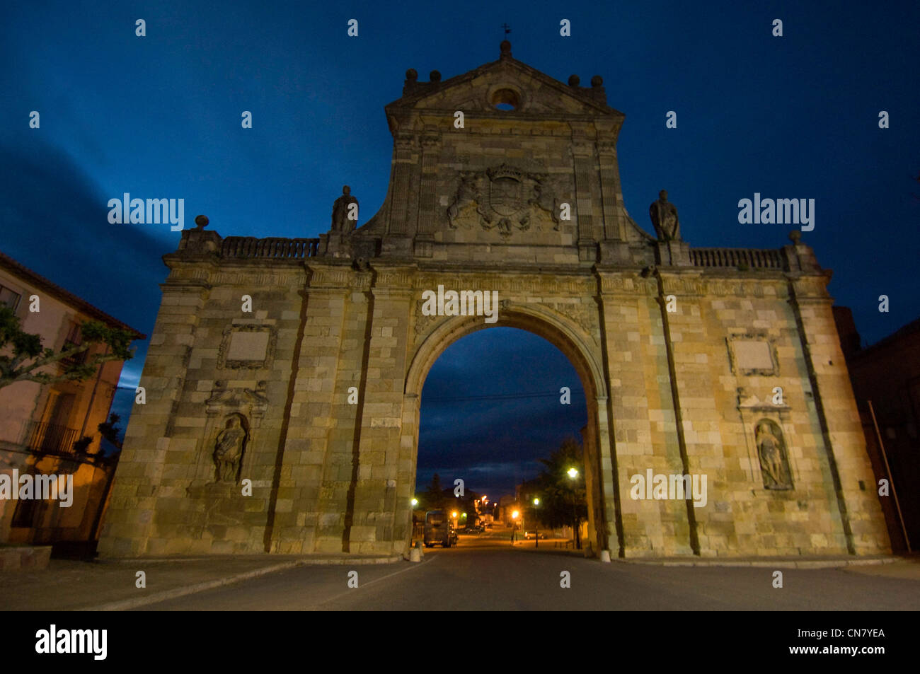 España, Castilla y León, Sahagún, el arco de triunfo el Arco de Benito, fechada el siglo xvii Foto de stock