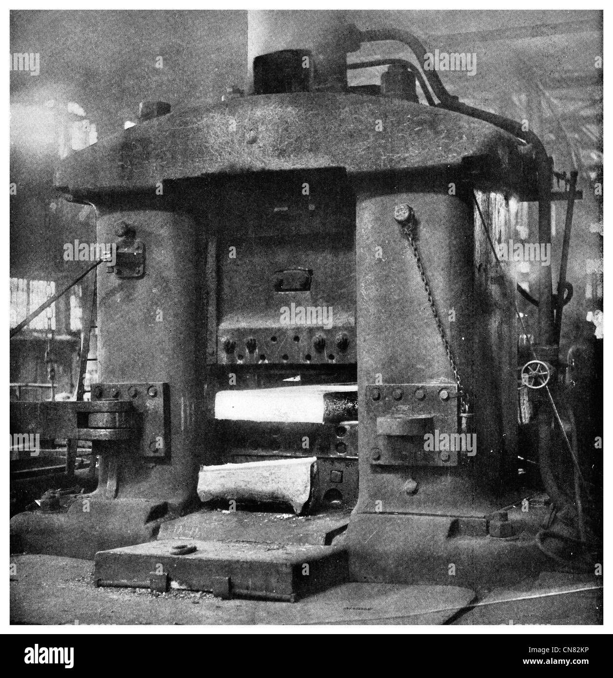 1917 recorte cizalla máquina industrial Foto de stock