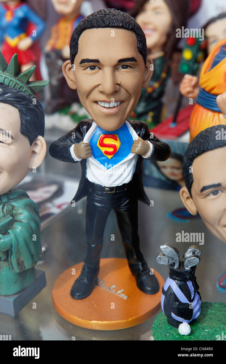 Estados Unidos, la ciudad de Nueva York, Manhattan, Barack Obama en un  disfraz de Superman en el escaparate de una tienda de regalos Fotografía de  stock - Alamy
