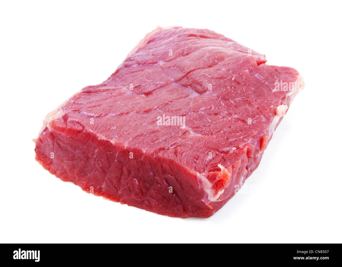 Carne cruda aislado sobre fondo blanco. Foto de stock
