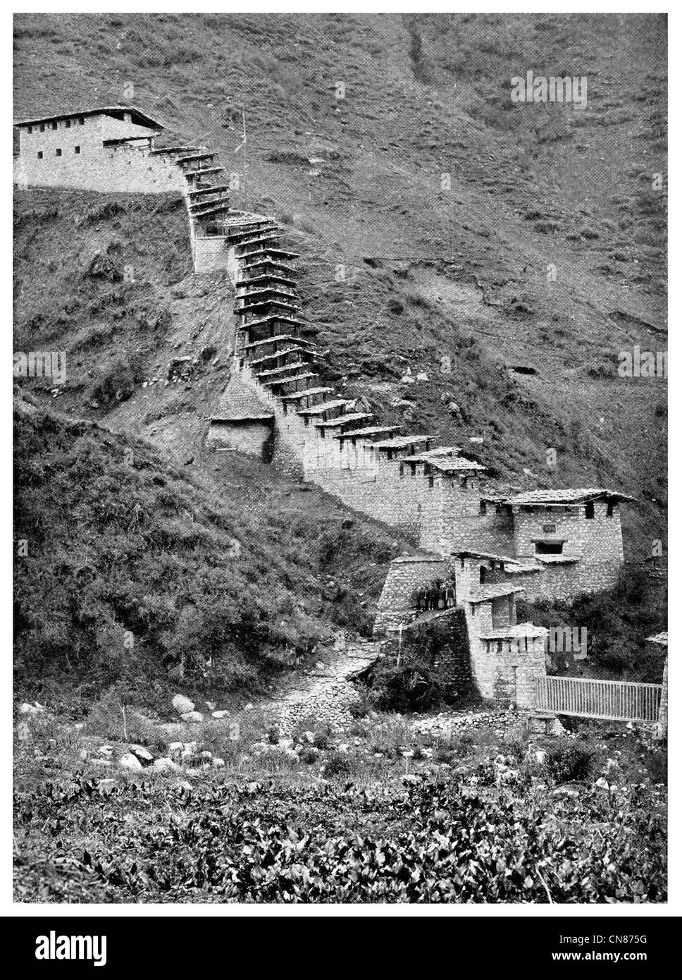 Publicado por primera vez en 1916 la fortificación de Fort en Yatung pared en Tibet Foto de stock