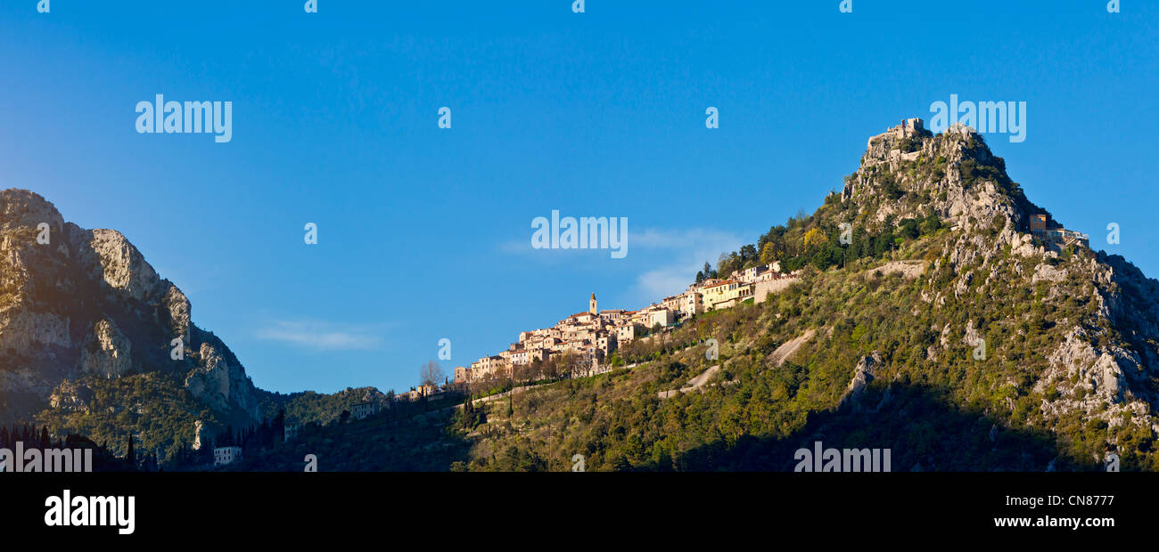 Francia, Alpes Maritimes, Santa Inés, municipio en el cielo, etiquetados Les Plus Beaux aldeas de France (los pueblos más bellos Foto de stock