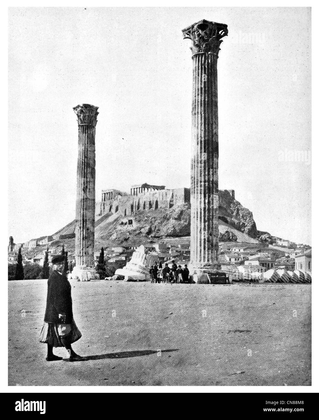 Publicado por primera vez en 1915, el templo de Júpiter Atenas Grecia Foto de stock