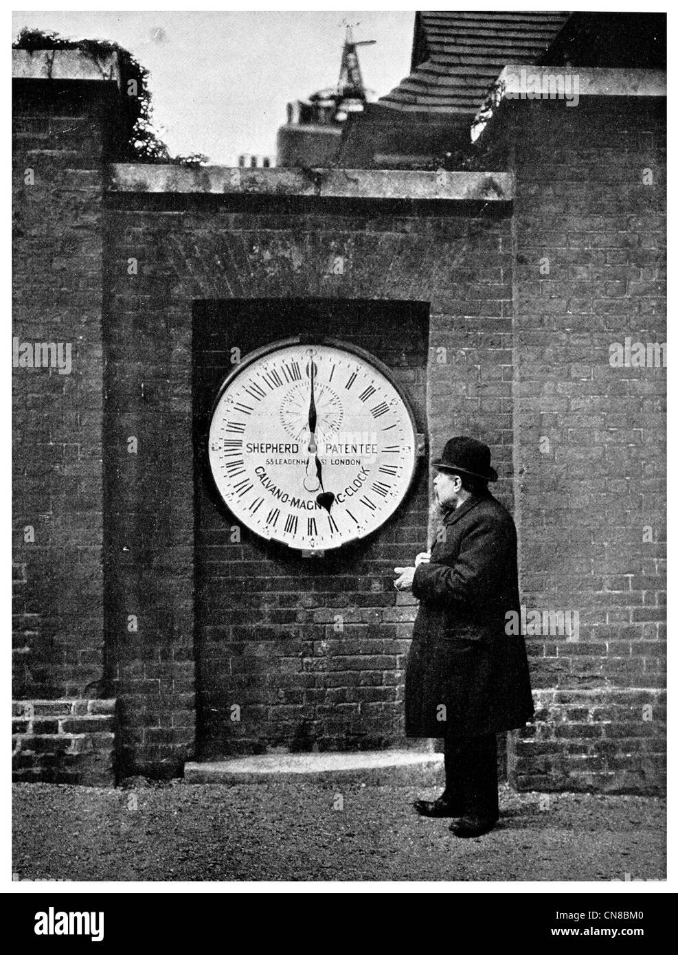 Publicado por primera vez en 1914 Pastor 24 horas reloj Gate, el Observatorio Real de Greenwich, Londres Reino unido Foto de stock