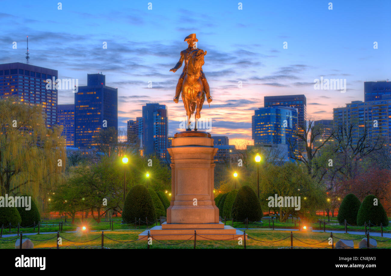 Estatua Ecuestre de George Washington en el jardín público de Boston, Massachusetts. Foto de stock