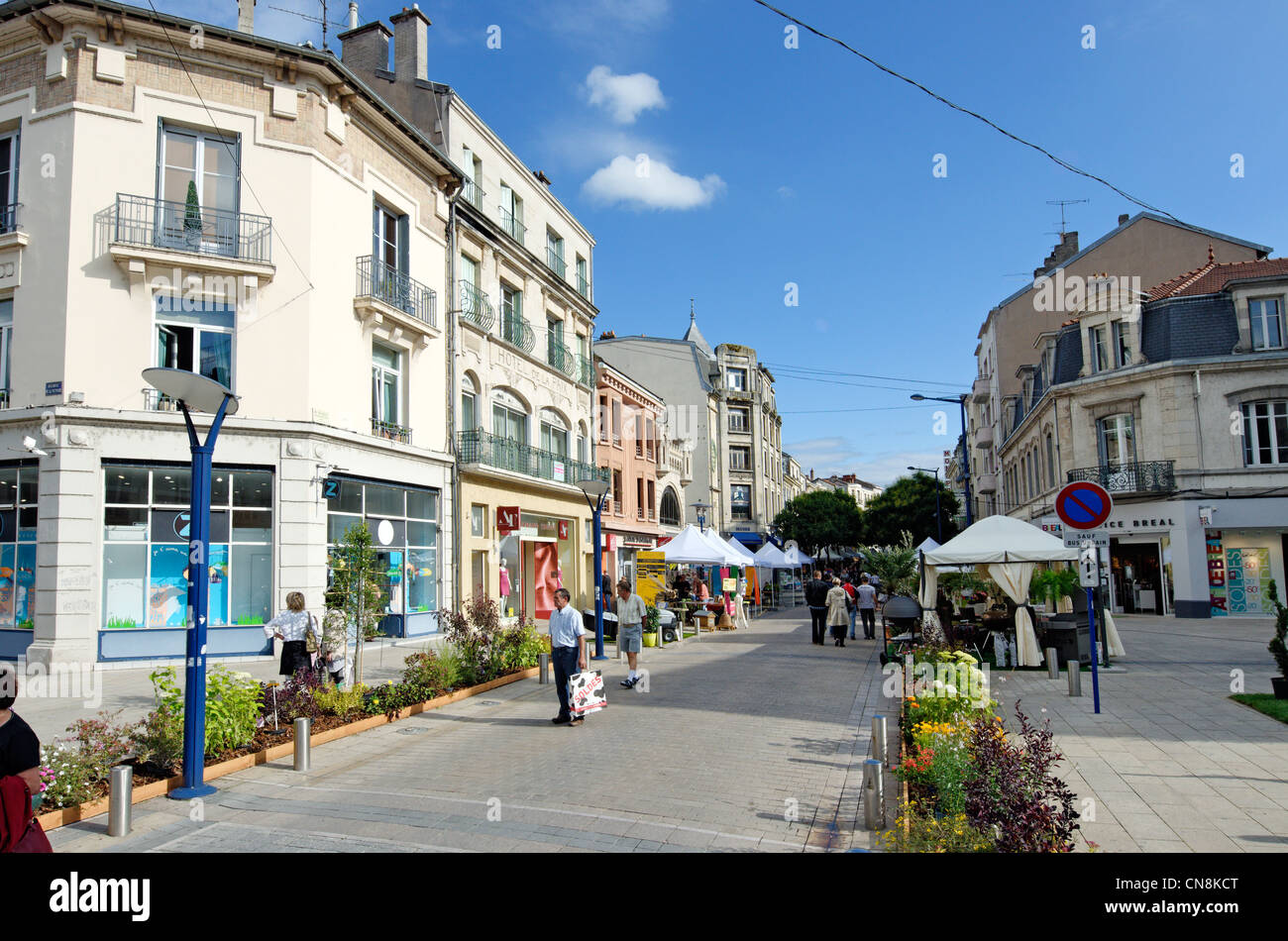 Francia, el Mosa, Verdun, Rue Mazel, expositores en el evento anual sobre el tema del llamado Jardín Jardín lateral Verdun Foto de stock