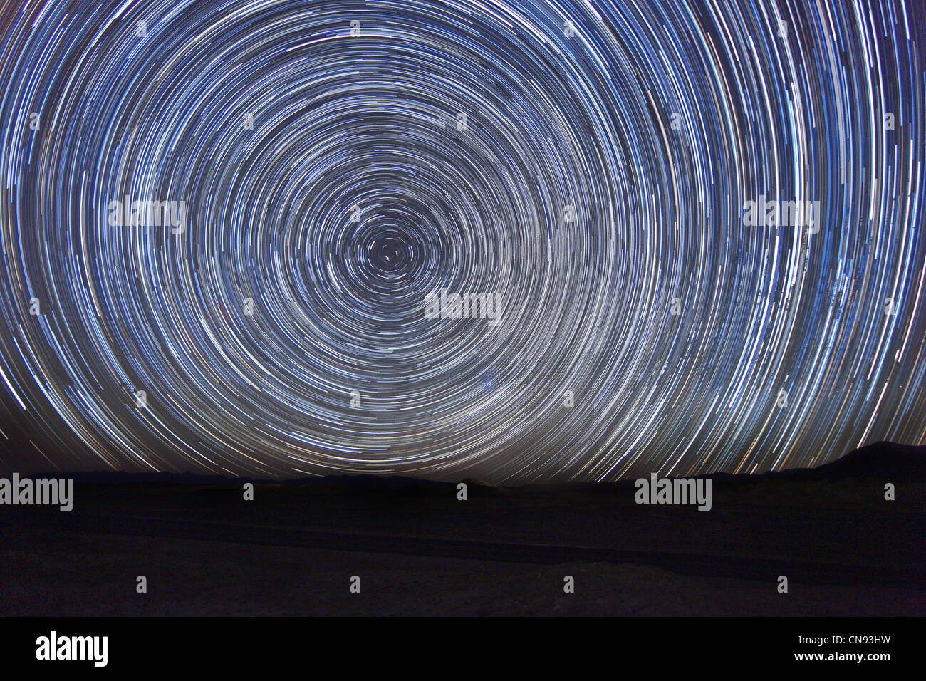 La exposición a largo lapso de tiempo la imagen de la Noche de Estrellas Foto de stock