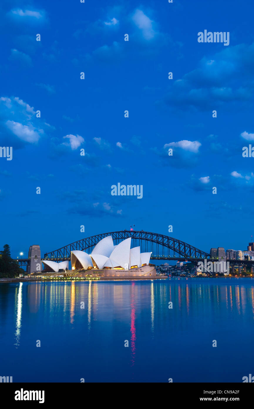 Australia, New South Wales, Sydney, la Casa de la Opera de Sydney por la architec Jørn Utzon del Patrimonio Mundial por la UNESCO y el Foto de stock