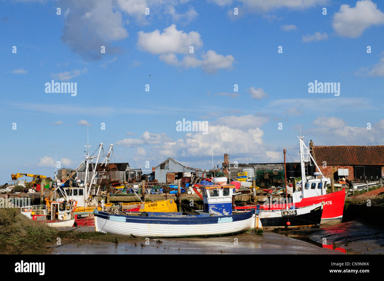 Fisherman's Quay en Brancaster Staithe, Norfolk, Inglaterra, Reino Unido. Foto de stock