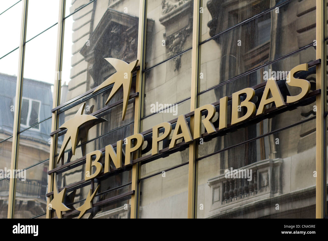 El banco BNP Paribas, París, Francia Foto de stock