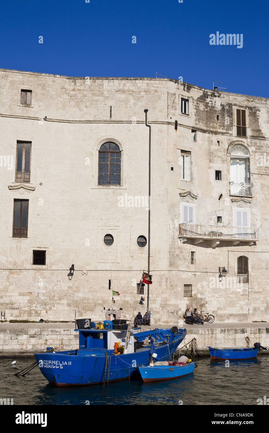 Italia, Apulia, provincia de Bari, Monopoli, puerto Foto de stock