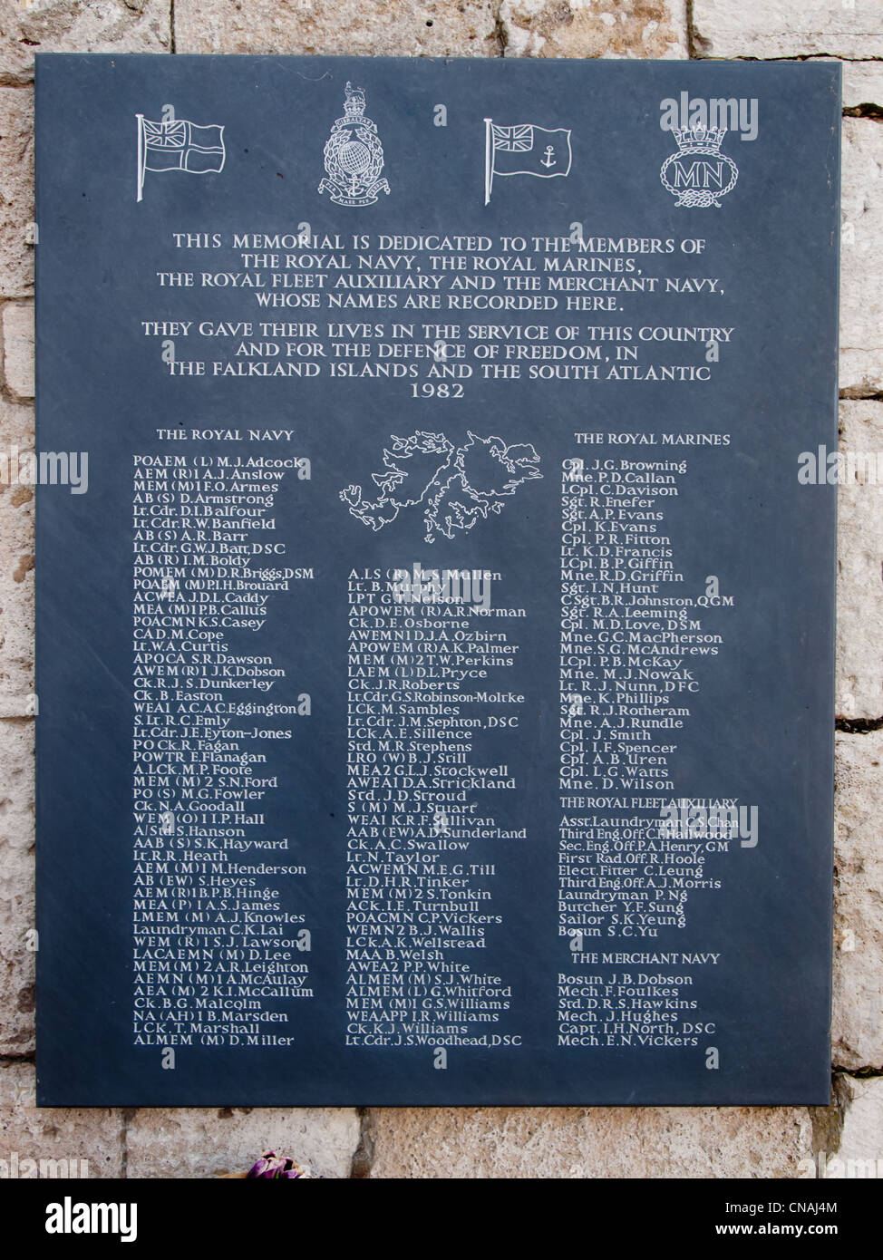 La guerra de las Malvinas placa conmemorativa en la torre cuadrada Portsmouth Foto de stock