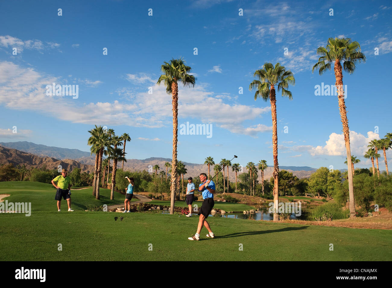 Estados Unidos, California, Palm Springs, Indian Wells, Indian Wells Golf Resort, jugadores de golf Foto de stock