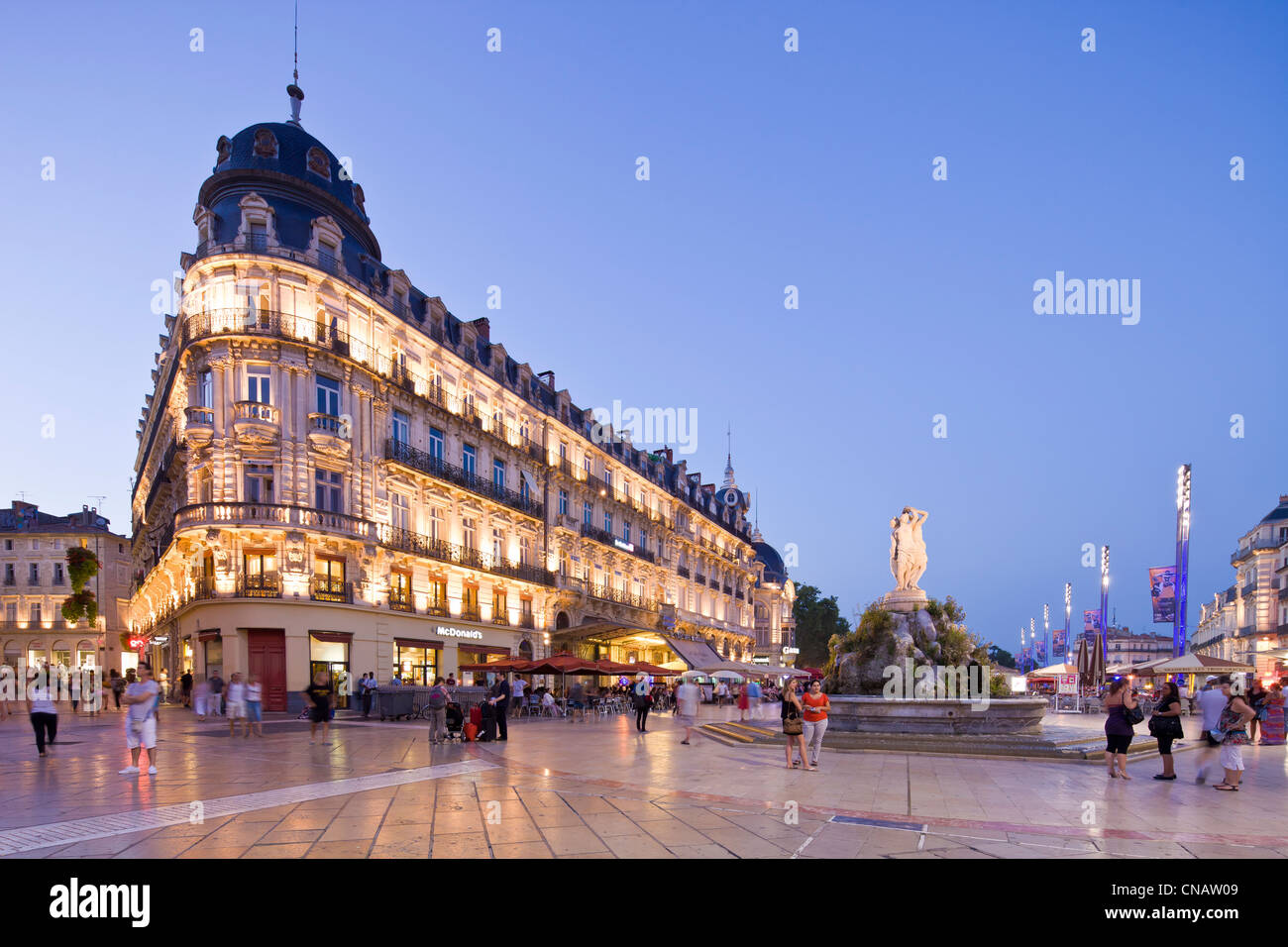 Francia, Herault, Montpellier, el centro histórico, el Ecusson, Place de la comedie (Plaza de la comedia), el edificio llamado la profunda Foto de stock