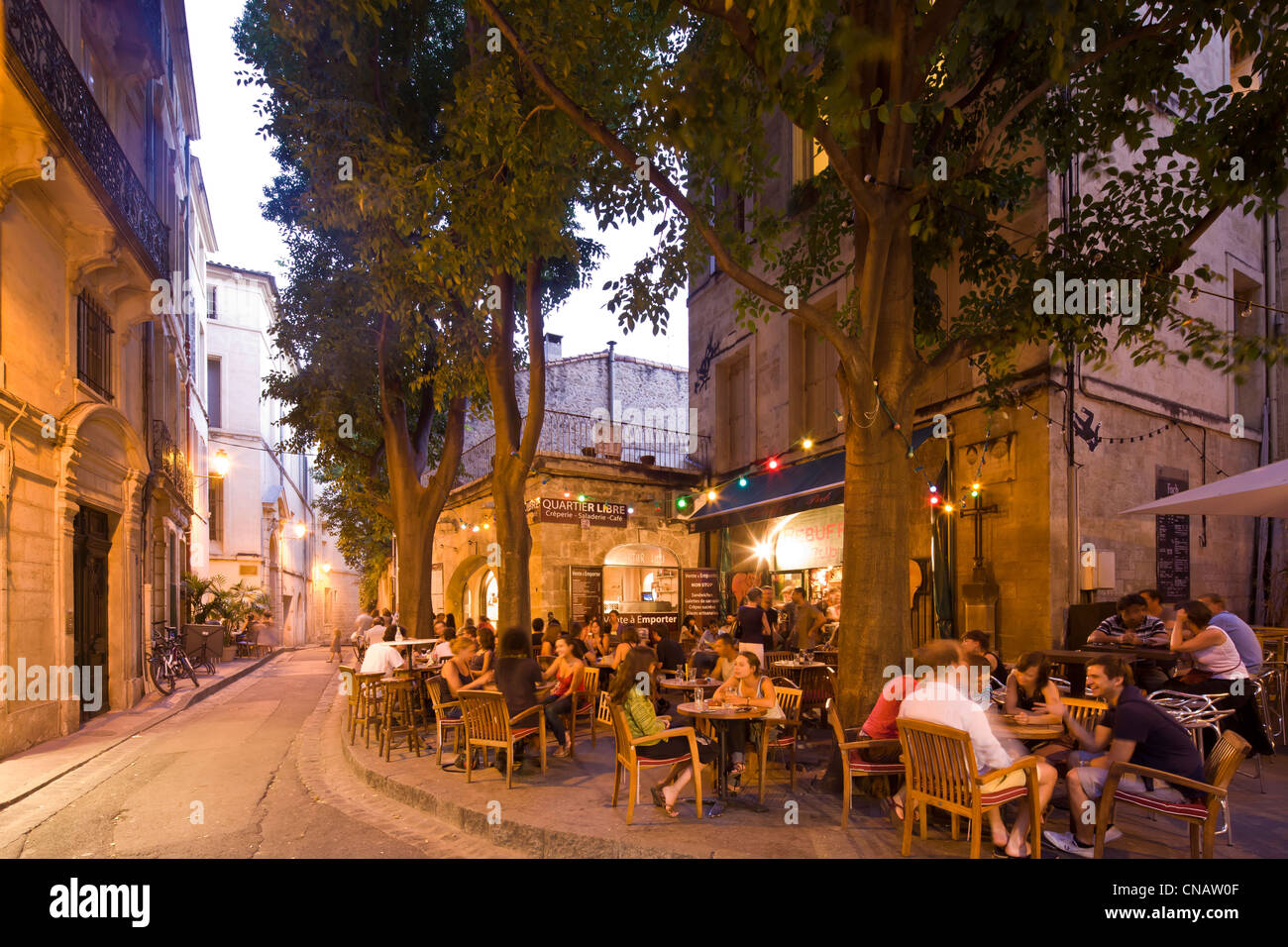 Francia, Herault, Montpellier, centro histórico, el restaurante Cafe street Rebuffy Foto de stock
