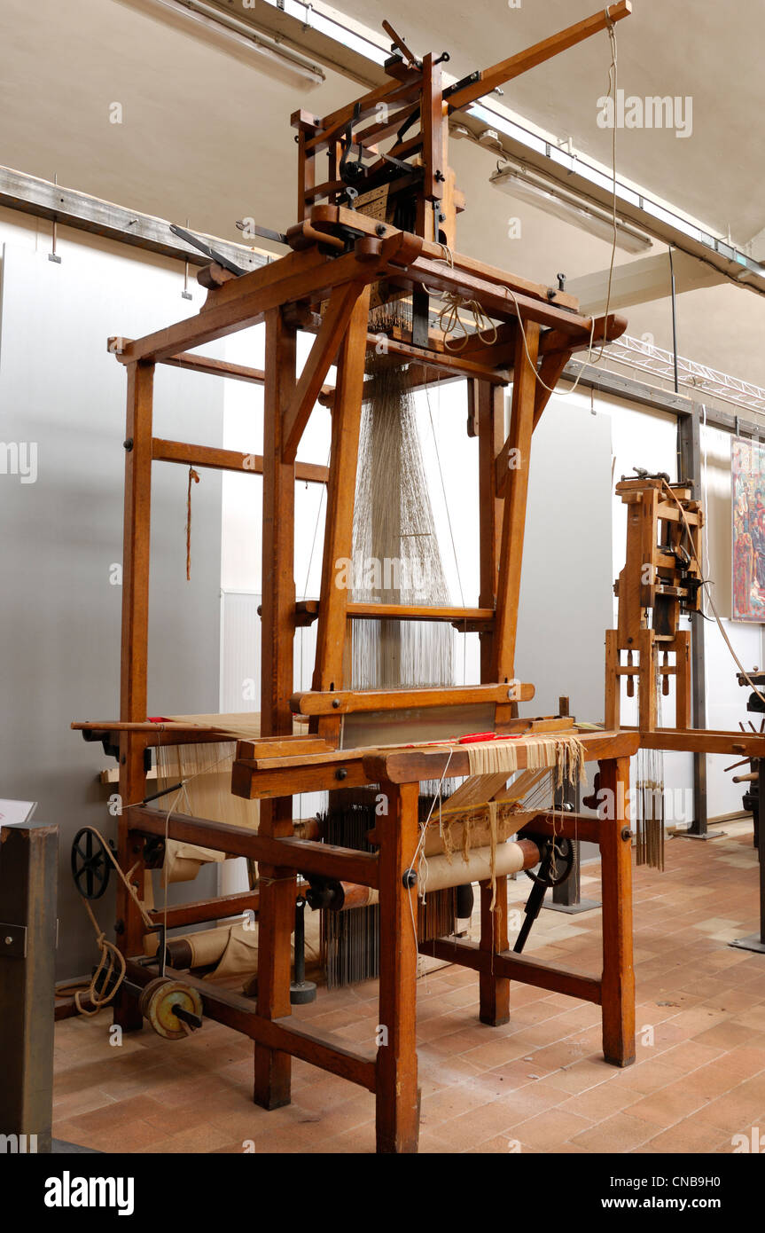 Francia, Nord, Roubaix, telar Jacquard en el museo de la Manufacture des  Flandres un museo dedicado al taller textil Fotografía de stock - Alamy