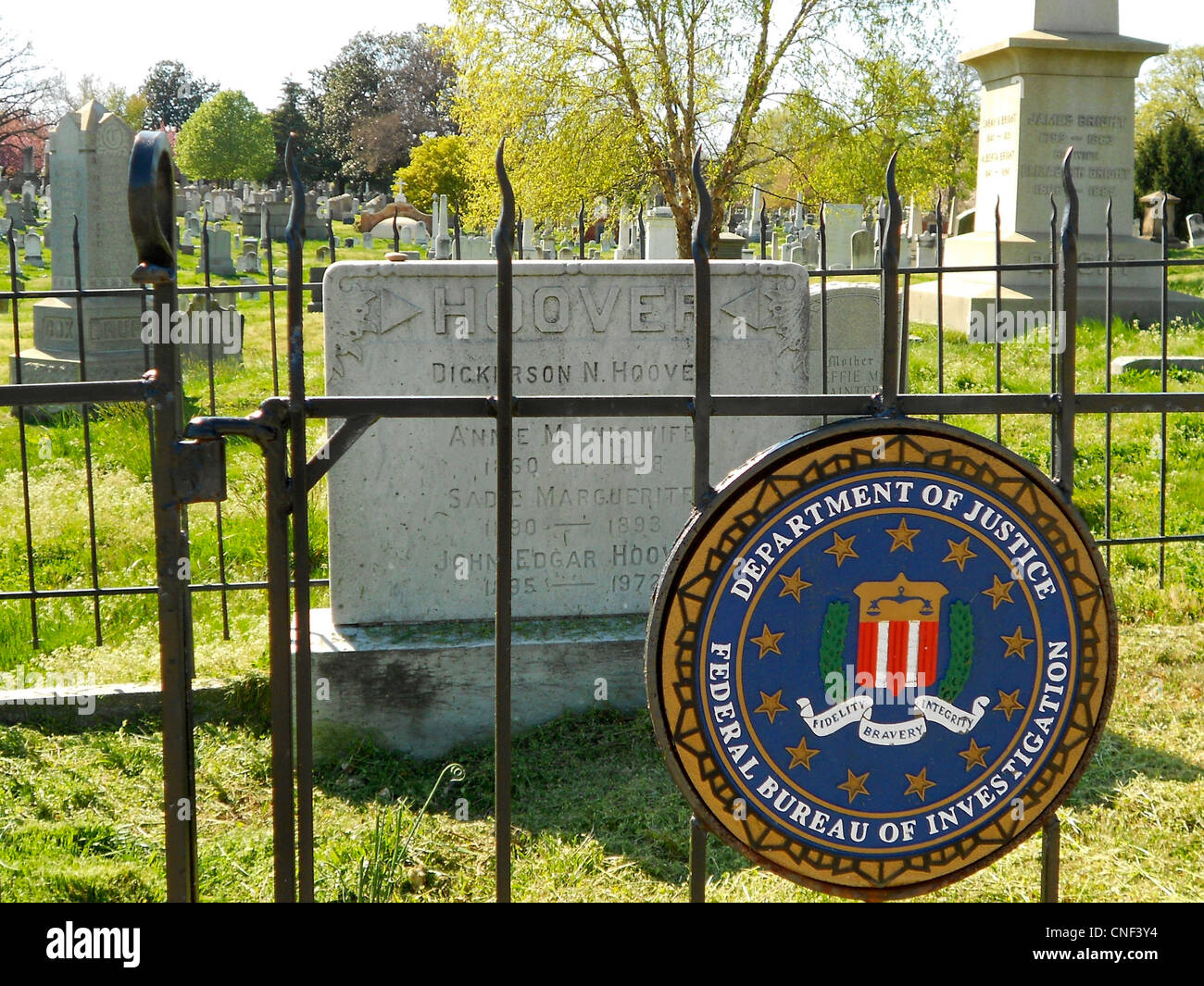 Tumba familiar como J. Edgar Hoover (inferior) en el cementerio del Congreso, Washington, D.C. Foto de stock