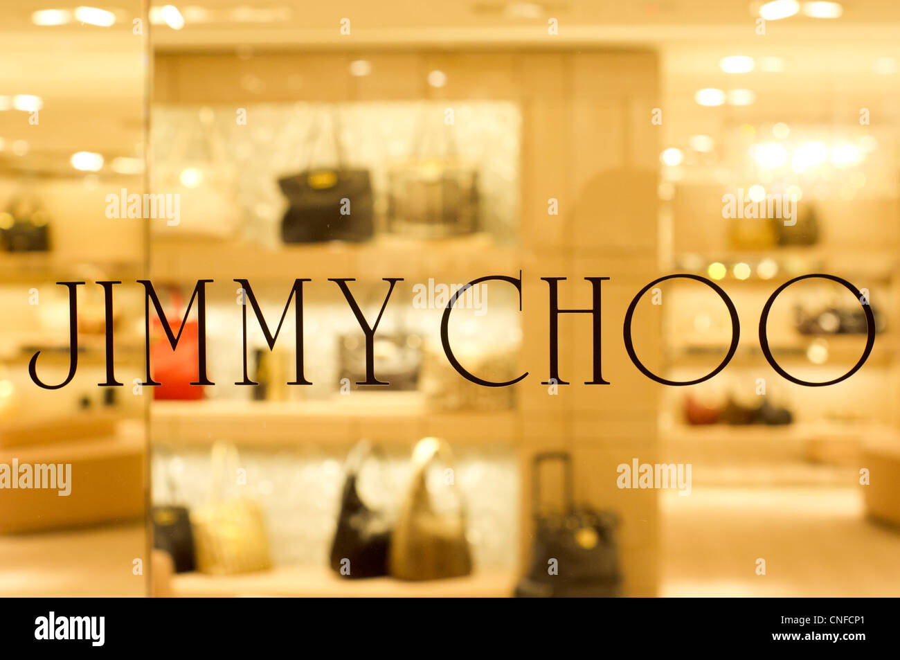 Jimmy Choo tienda a Orchard Road de Singapur, tiendas de lujo. Foto de stock