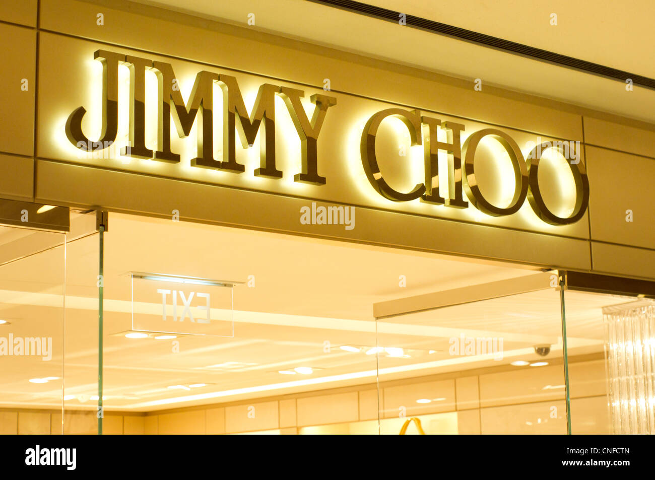 Jimmy Choo tienda a Orchard Road de Singapur, tiendas de lujo. Foto de stock