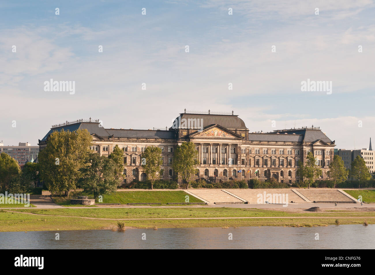 Edificio del Ministerio de Finanzas de Dresden, Alemania. Foto de stock