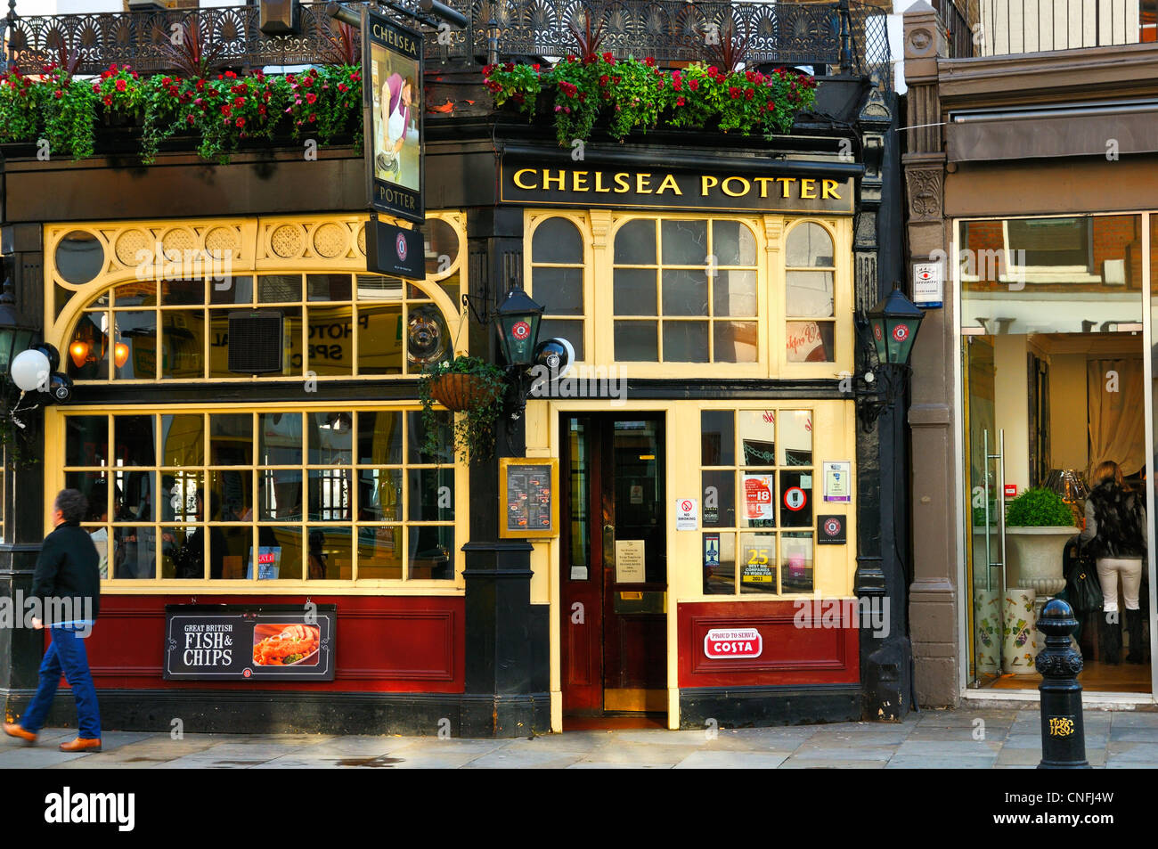 Chelsea Potter pub, King's Road, Chelsea, Londres, SW3 Foto de stock