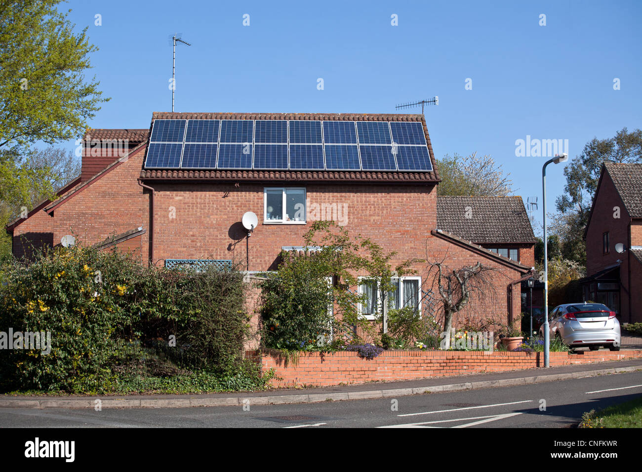 Los paneles solares fotovoltaicos en una casa residencial en Worcestershire, Reino Unido. Foto de stock