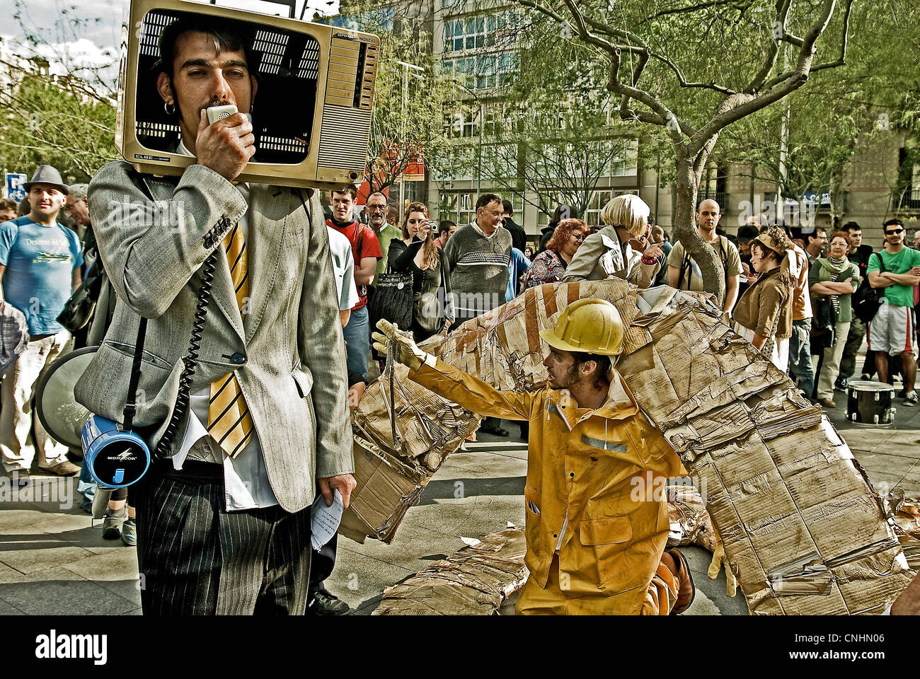 1 de mayo de ocupantes ilegales contra el capitalismo protesta en Barcelona Foto de stock
