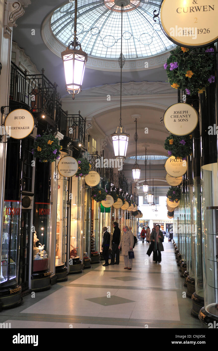 El Piccadilly Arcade Mayfair London St James Foto de stock
